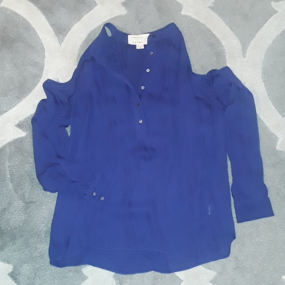 NWOT Artelier by Nicole Miller Cold Shoulder Top
